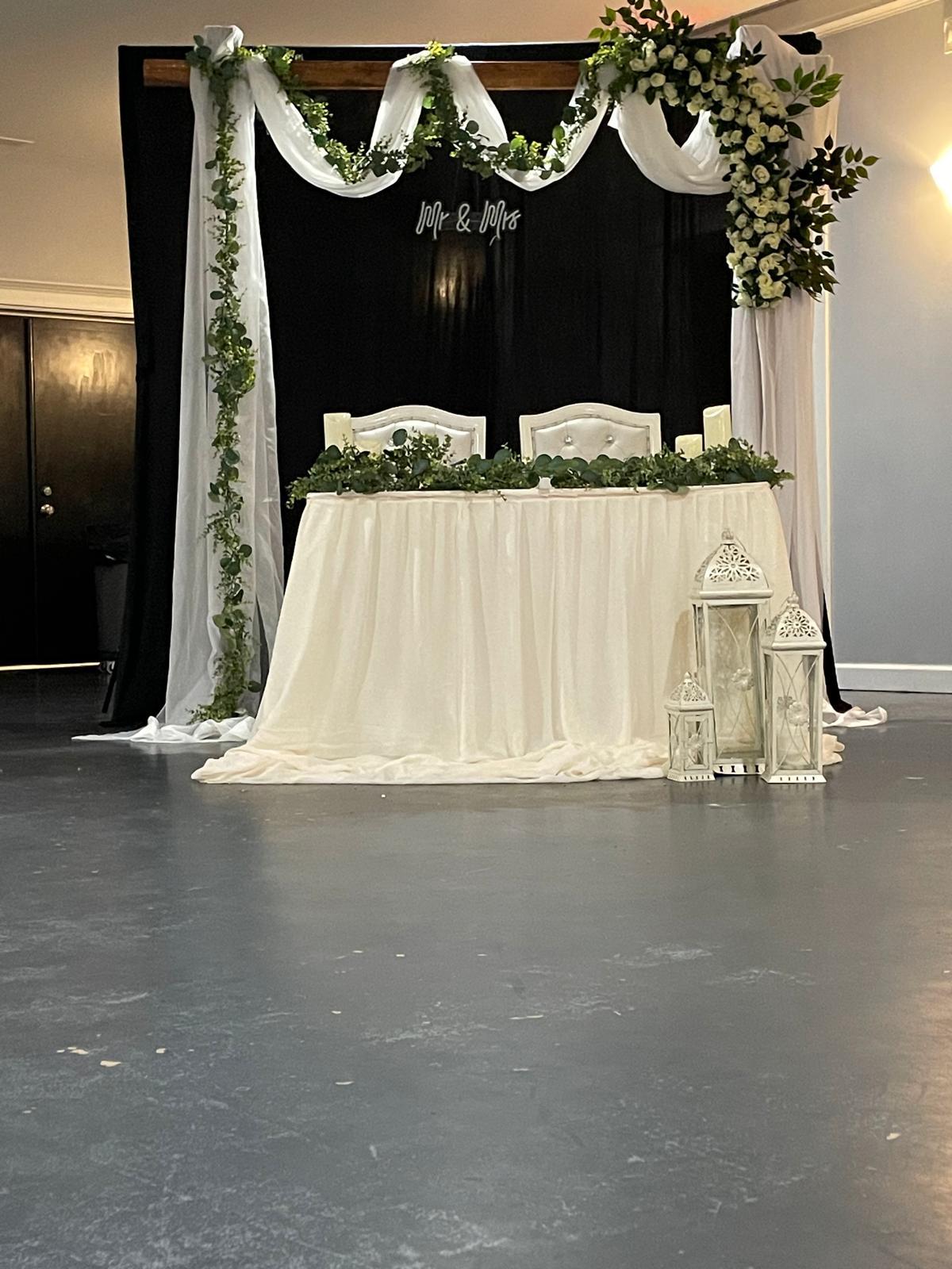Quinceañera honor table